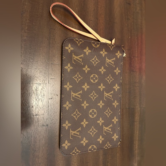LOUIS VUITTON POUCH BAG - Picture 2 of 5